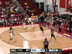 [伍德暴扣]舒马赫送妙传 摩西-伍德起飞暴扣