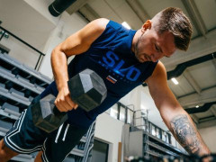 身体恢复巅峰！东契奇揭秘夏季苦练减重：湖人新王变精壮