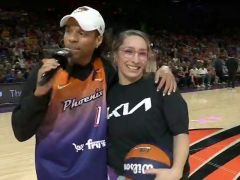 WNBA常规赛：印第安纳狂热vs菲尼克斯水星第2节英文原声回放