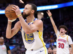 仅有库里和詹姆斯多次达成在35岁及以上时单场砍下50+得分