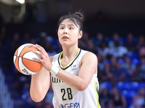 李月汝vs纽约自由人集锦 重回首发拿到3分6篮板2助攻