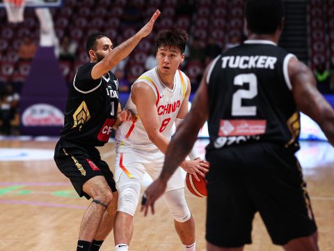 赵睿vs约旦集锦 轻取15+3表现十分在线