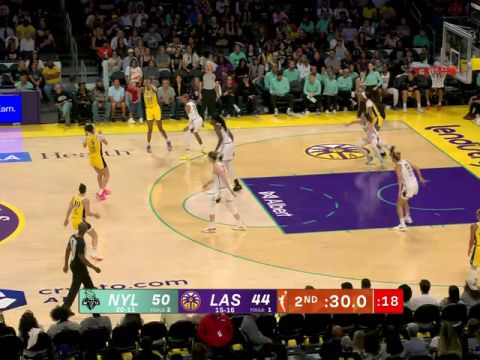 WNBA常规赛：纽约自由人vs洛杉矶火花第2节英文原声回放