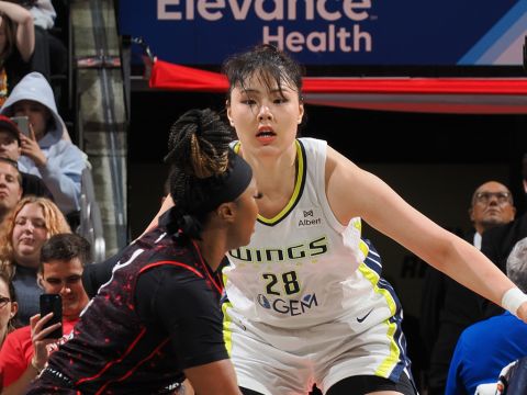 李月汝vs印第安纳狂热集锦 替补出战高效拿到20分4篮板球队定海神针