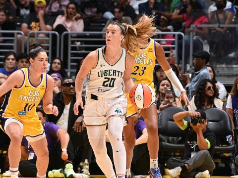 自由人105-97火花 自由人3人得分20+客场战胜火花