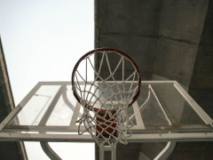 周琦谈胡明轩表现：胡明轩运球有些过多了，我们的后卫总是习惯让球一直在自己手里