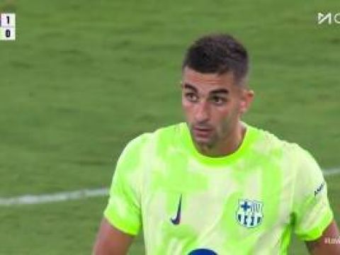 [错失良机] 离谱！费兰禁区内绝佳良机爆射击中横梁！弗里克暴怒场边摔水瓶！