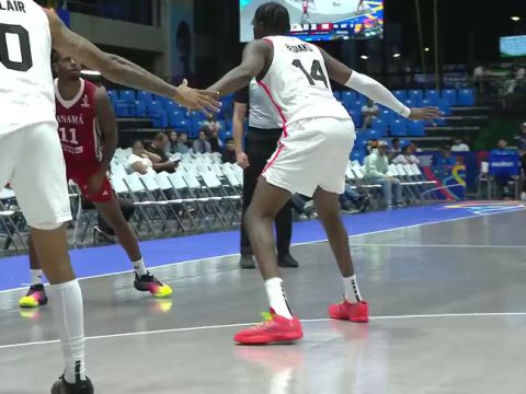 加拿大99-49巴拿马 达林替补出战拿到22分率队大胜巴拿马