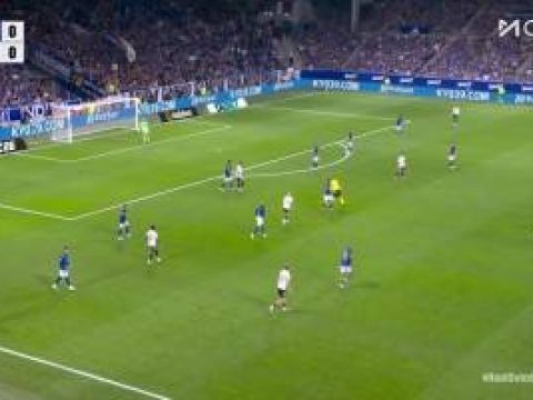 [争议判罚]独闯龙潭！马斯坦托诺突入禁区被放倒，裁判没有表示