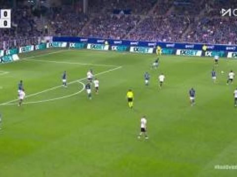 [射门被挡]错失良机！居勒尔禁区内近距离打门被挡出底线