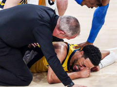 哈利伯顿观战狂热：穿保护靴已无需拄拐 跟腱手术64天后仍一瘸一拐