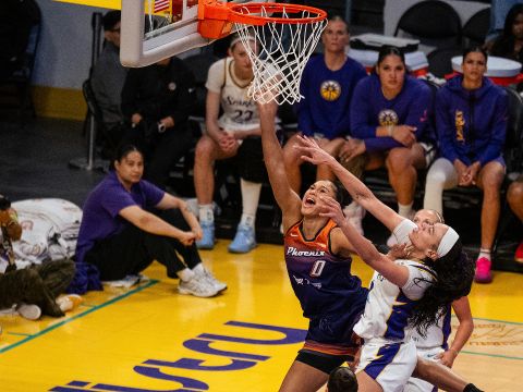 菲尼克斯水星92-84洛杉矶火花 汉比空砍25+8水星客场兵不血刃战胜火花