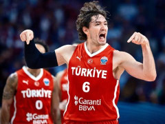 又一欧洲魔术师？申京16+8+7中锋客串控卫 引4人上双20分大胜