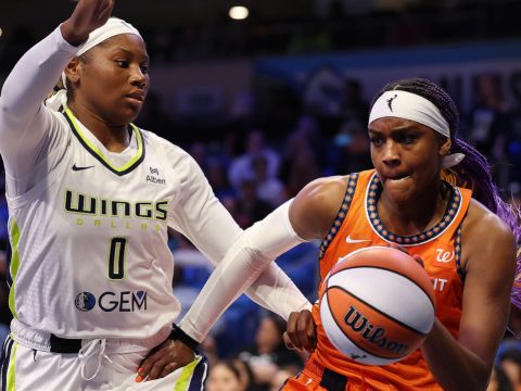 康涅狄格阳光101-95达拉斯飞翼 拉康22+6詹姆斯22分崴脚伤退阳光送飞翼6连败