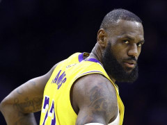 詹姆斯的球鞋适合水泥地吗？答案在这里