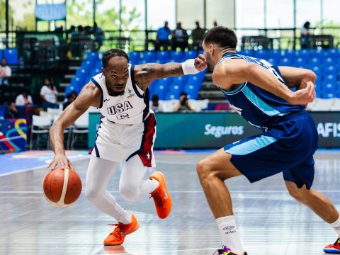 美国83-70乌拉圭 斯玛特5记三分轰27分率队轻取乌拉圭