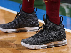 盘点在詹姆斯出过那么多双球鞋里 詹姆斯哪款球鞋最好？