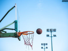 广东男篮官宣：徐昕续约4年B类合同租借去广州 期待成长与回归