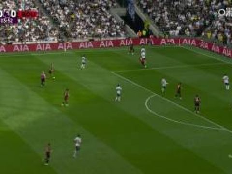 [进球视频]热刺开场4分钟落后！埃瓦尼尔松转身射门攻破维卡里奥十指关