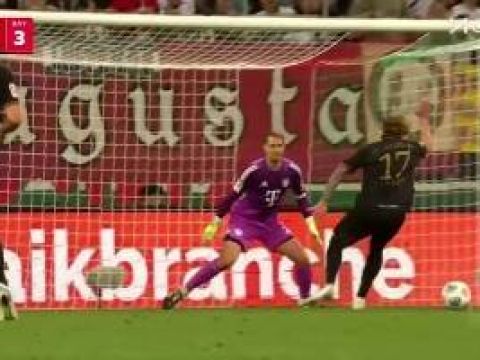 [进球视频]拜仁被连扳两球！科穆尔低射穿裆于帕破门，奥格斯堡2-3拜仁