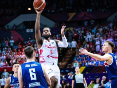 全场为波兰乔丹高呼MVP！三战85分成第一核心 世界第17提前晋级