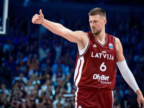 波尔津吉斯vs葡萄牙集锦 拿到两双21+9率队轻取对手