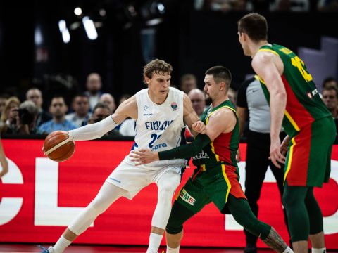 芬兰78-81立陶宛 马卡19+11+6立陶宛四人得分上双过关斩将