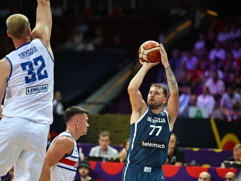 冰岛79-87斯洛文尼亚 东契奇独揽26+7力压赫尔曼松22+6