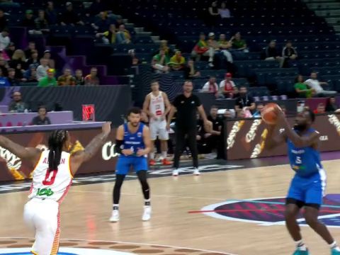 男篮欧洲杯：黑山共和国vs英国第1节中文解说回放