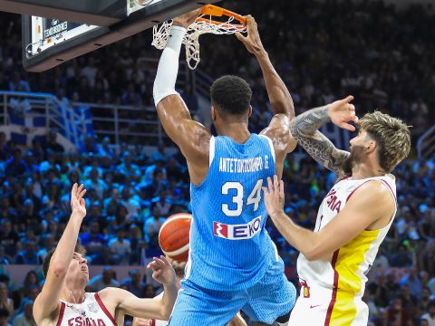 西班牙86-90希腊 字母哥25+14+9率队战胜西班牙锁定小组第一