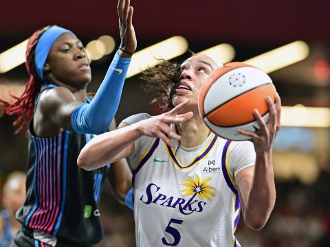 洛杉矶火花85-104亚特兰大梦想 霍华德独揽37分率梦想完胜火花