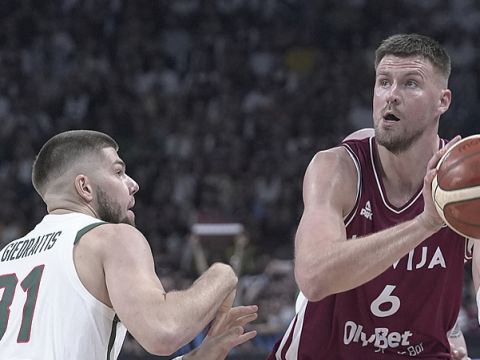 波尔津吉斯vs立陶宛集锦 空砍34+19虽一柱擎天但独木难支