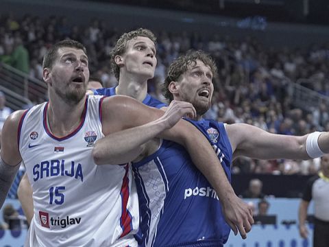 约基奇vs芬兰集锦 空砍33+8多次以一敌多难挽败局