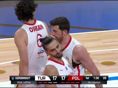 男篮欧洲杯1/4决赛：土耳其vs波兰英文原声全场回放