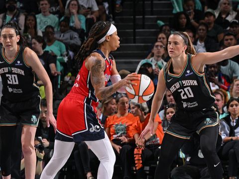 神秘人66-75自由人 斯图尔特14+8联手梅斯曼19分轻松取胜