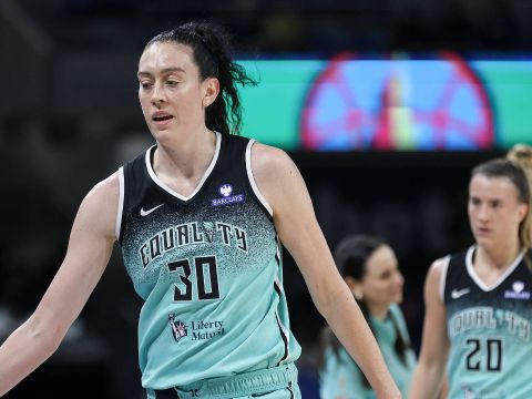 纽约自由人91-86芝加哥天空 斯图尔特24+6率队客场击败天空