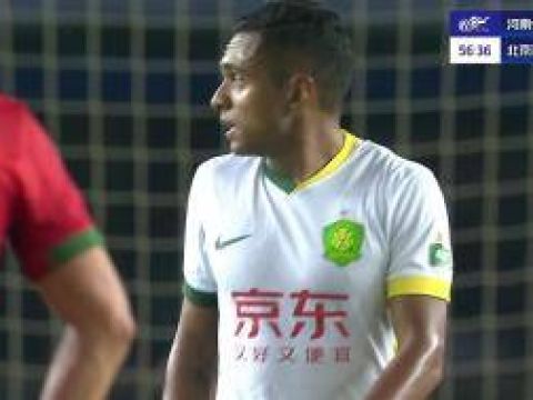 [射门中柱]差之毫厘！张玉宁禁区弧顶远射中柱弹出