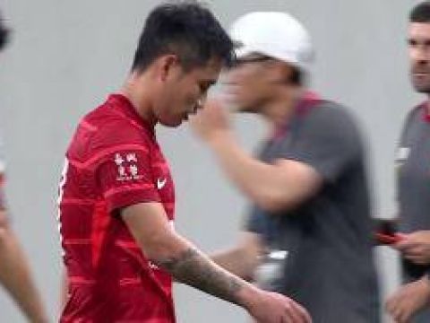 [红牌罚下]王东升拉人犯规第二张黄牌 两黄变一红被罚下