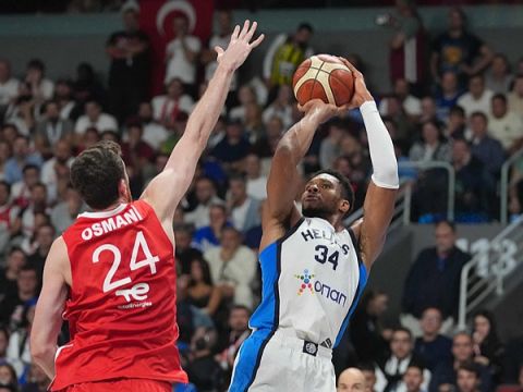 字母哥vs土耳其集锦 拿下12+12+5遭遇疯狂包夹难以发挥实力