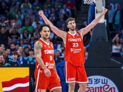 率队闯入男篮欧锦赛决赛！申京：字母哥是世界上最顶尖的球员之一，但传球不是他的强项