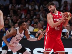 申京回应淘汰字母哥：他极具天赋却非顶级传球手 我们就是对他施压