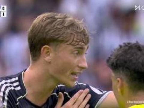 [红牌罚下]赫伊森拉倒反击对手被直红罚下 阿隆索抗议染黄