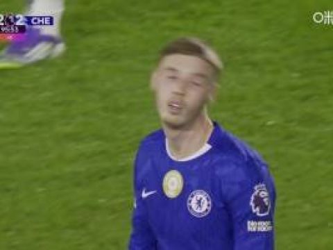 [离谱打飞] 错失良机！加纳乔补时倒三角回传，帕尔默打门离谱打高！