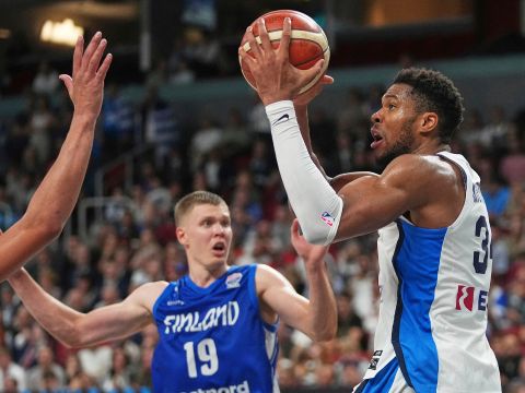 字母哥vs芬兰集锦 全场轰下30+17+6率队险胜芬兰
