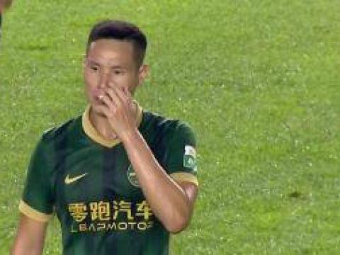 [红牌罚下]梁诺恒飞铲对手 马宁观看VAR后改判红牌