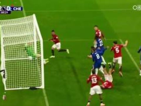 [进球视频]曼联2-0领先切尔西！卢克-肖头球摆渡，卡塞米罗头球破门