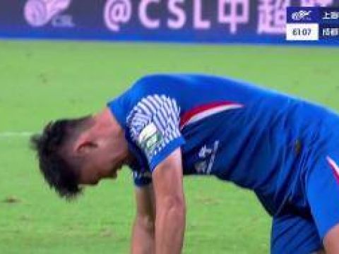 [头球偏出]错失良机！高天意角球传中 朱辰杰头球偏出