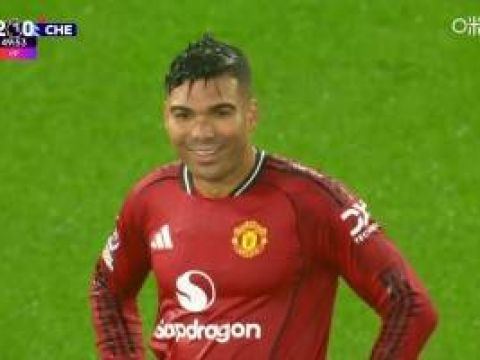 [红牌罚下]十打十！上半场补时阶段，卡塞米罗两黄变一红被罚下