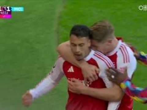 [进球视频]替补奇兵?埃泽长传送助攻，马丁内利单刀吊射绝杀曼城！