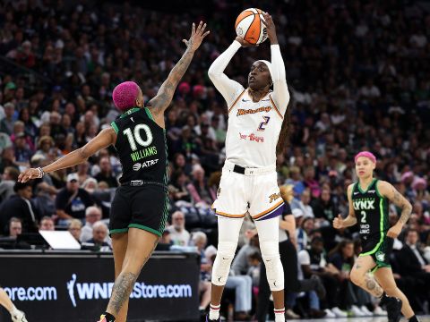 菲尼克斯水星89-83明尼苏达山猫 阿丽莎19+8+13率队鏖战加时逆转成功扳平大比分